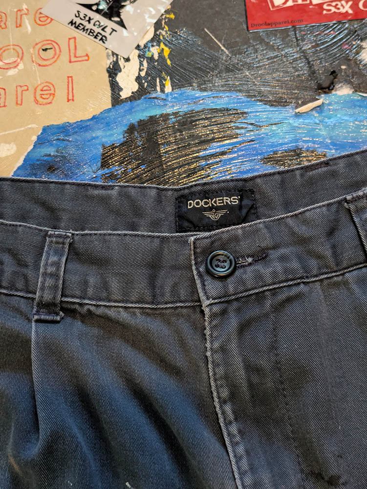 FOMO Collection DISTRESSED Dockers Vice Girls Shorts - L(Waist = 34", Inseam = 7.5", Length = 18") - 10824