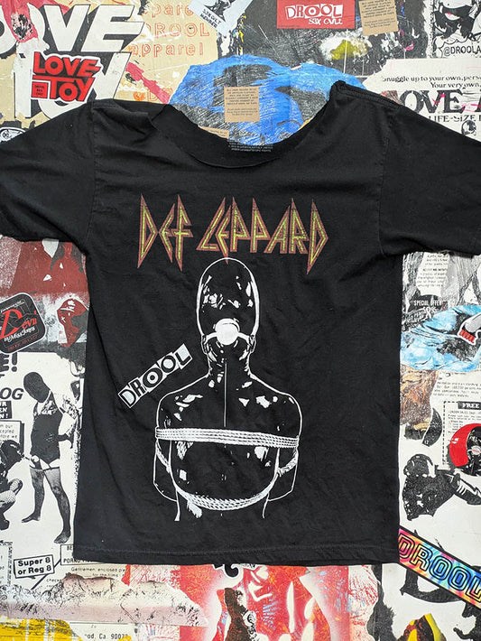 FOMO Collection - Def Leppard Manifesto Raw Cut T-Shirt - S - 1133