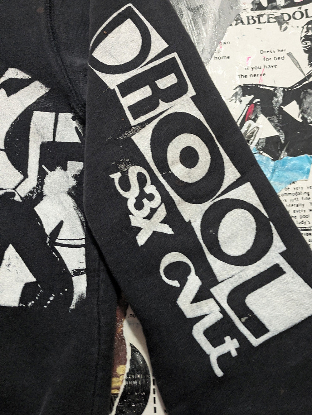 FOMO Collection - DISTRESSED Collage Caterpillar Origin Story / Graffiti Doll Zip Up Hoodie - M - 11924