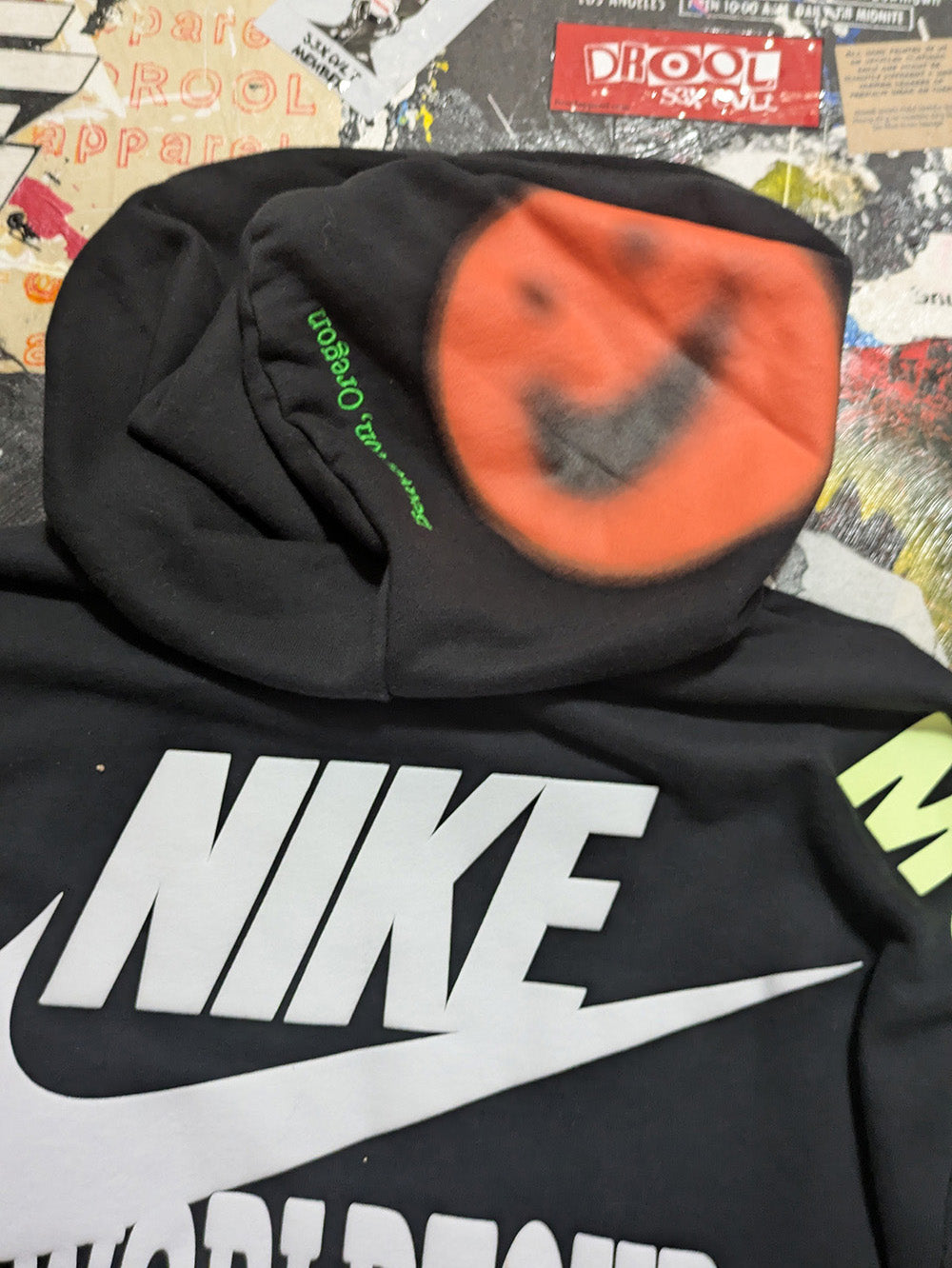 FOMO Collection - Collage Nike Manifesto / Feel Everything Hoodie - L - 12027