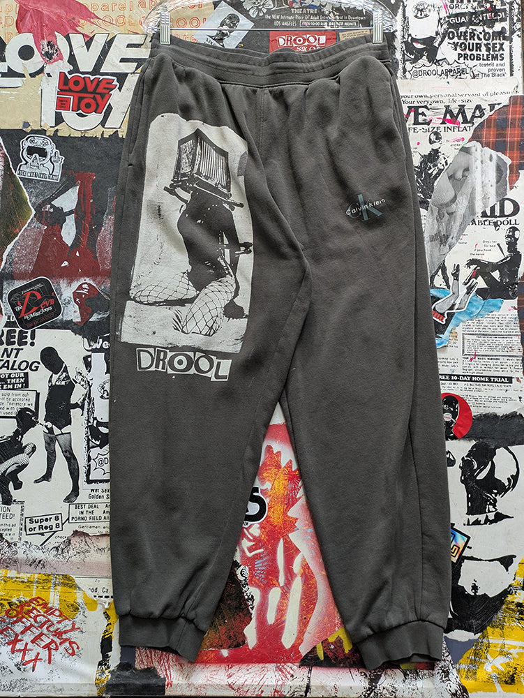FOMO Collection - Calvin Klein Box Head Joggers  - L(Waist = 32", Inseam = 27", Length = 38") - 1441